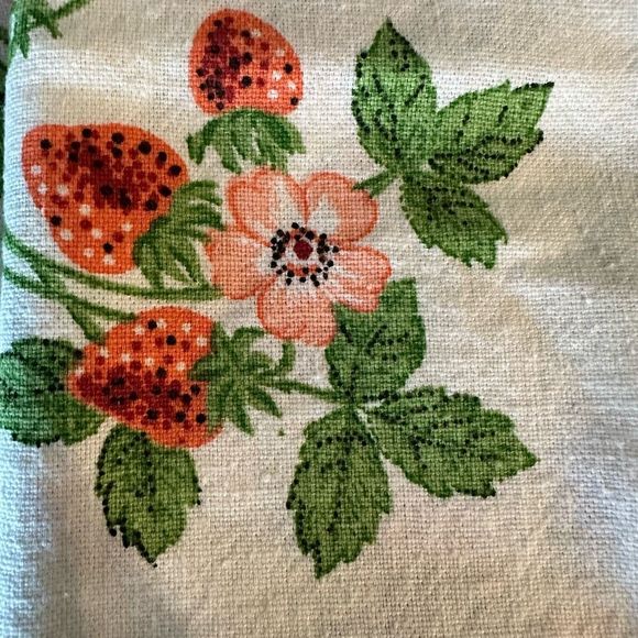 Vintage Strawberry Napkins Set Of 6 🍓 - Picture 7 of 10